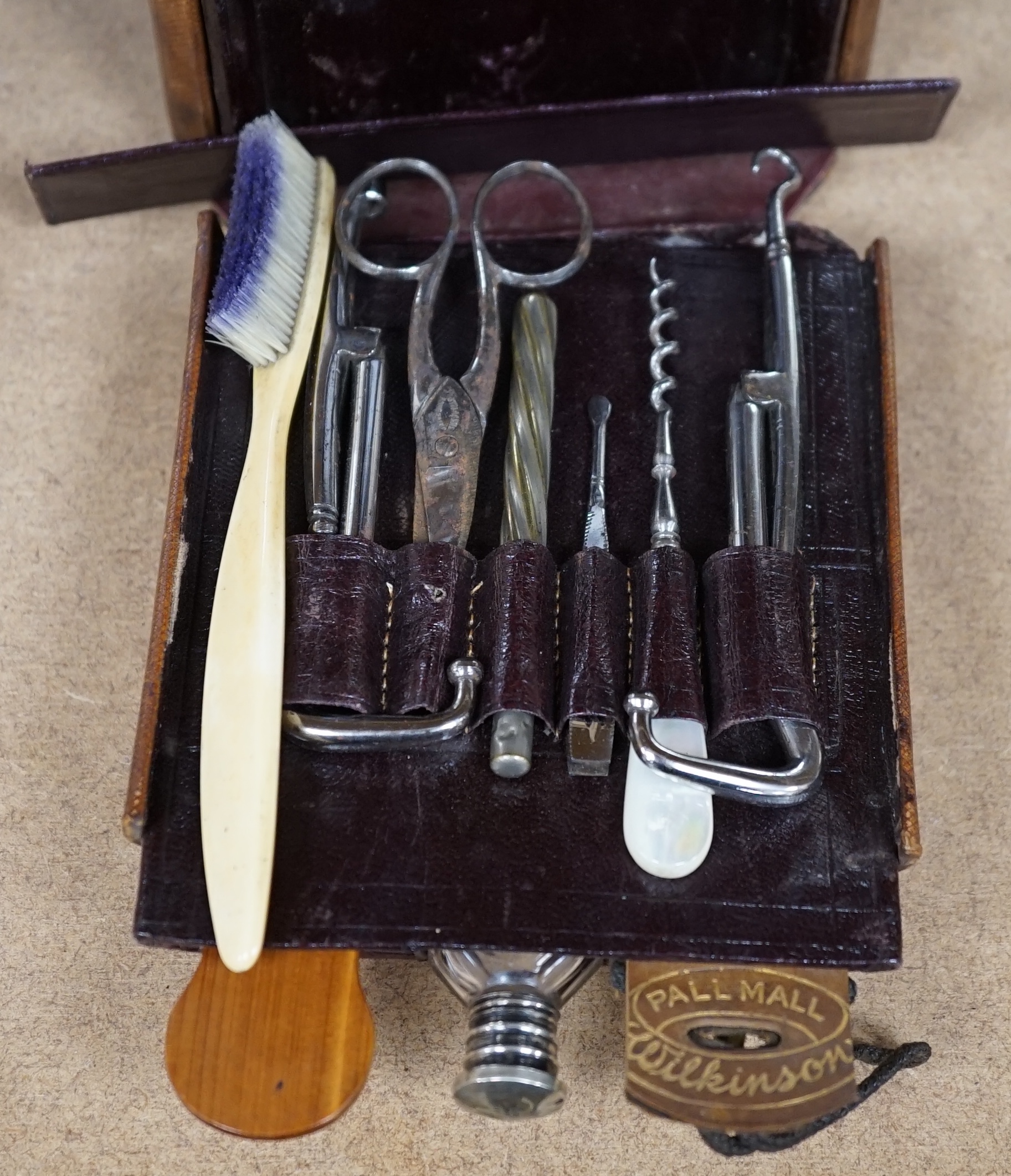 A 19th century gentleman’s travelling necessaire, with key 20cm. Condition - poor to fair